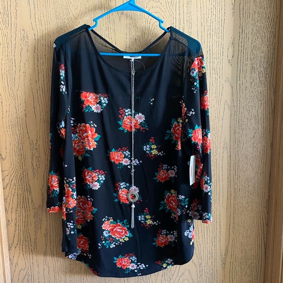 Bobbie B Brooks Tops - NWT Bobbie B Brooks Black Floral Top With Necklace, Size XL